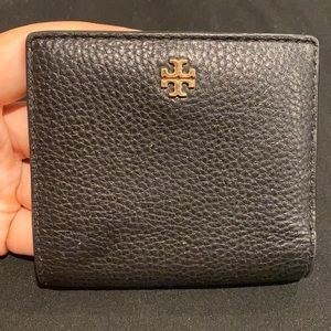 Small tory Burch wallet in good condition used